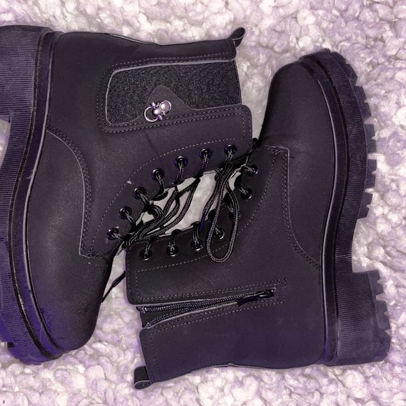 BLACK BOOTS SIZE 8 UNISEX - Picture 7 of 11